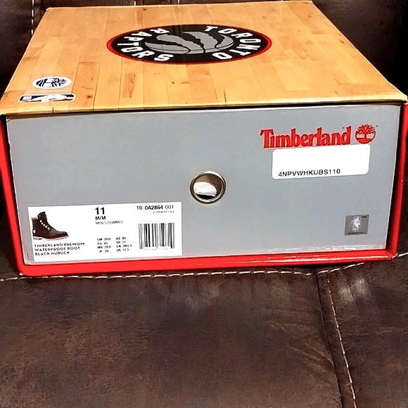 Brand New..Men's exotic Toronto raptors NBA, timberlands size 11 - Picture 15 of 15